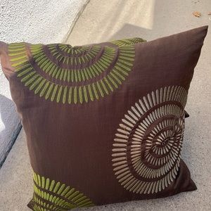 2 silk coaches pillow